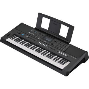 ORGANETA YAMAHA PSR E 483  CON  ESTUCHE BASE Y PEDAL SUSTAIN